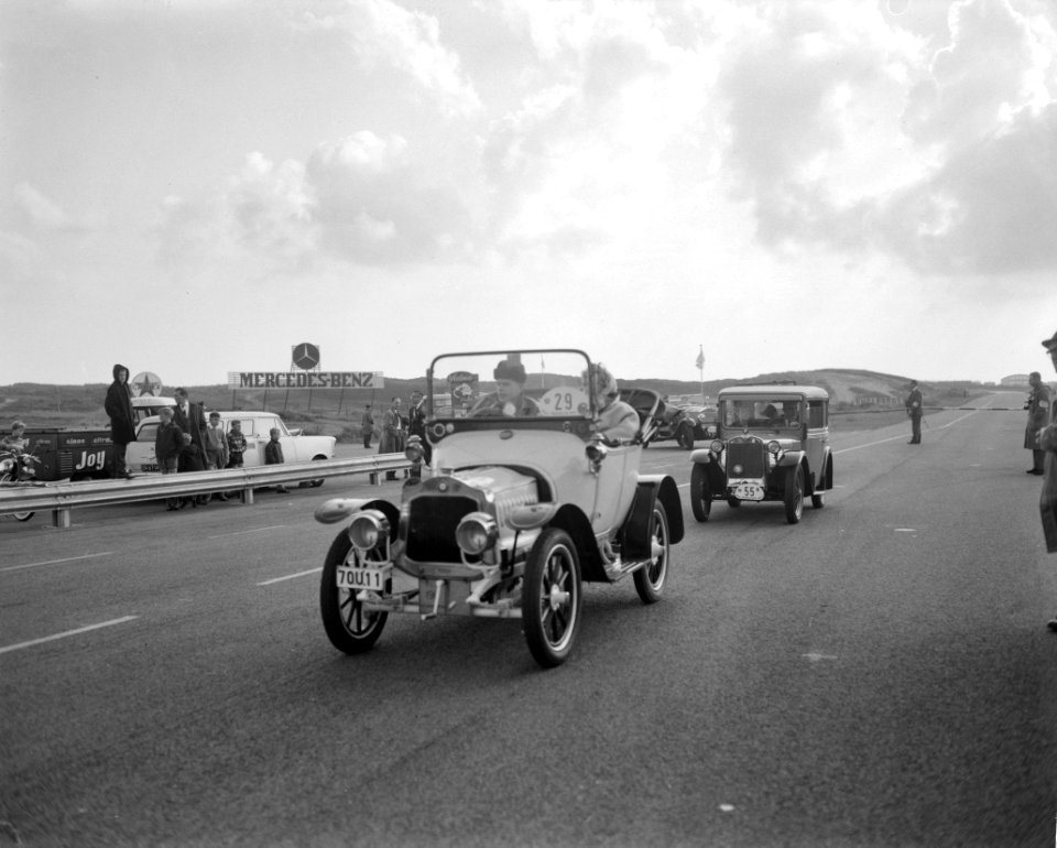Pionier automobielclub hield Internationale Traditierit v Utrecht naar Zandvoort, Bestanddeelnr 914-4051