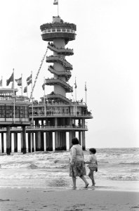 Pinkster-drukte op de pier in Scheveningen, Bestanddeelnr 914-0146
