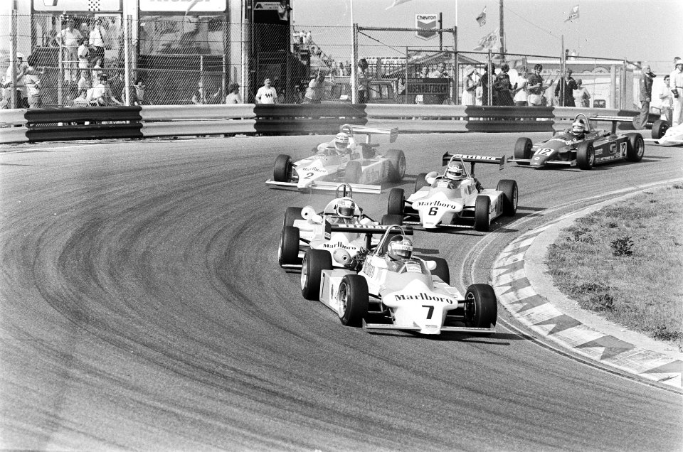 Pinksterraces op circuit van Zandvoort formule 3 (meetellend voor EK) Larraur , Bestanddeelnr 932-1899