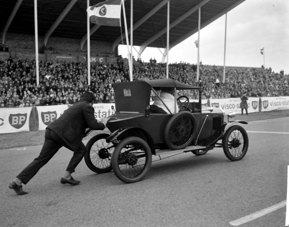Pionier automobielclub hield Internationale Traditierit v Utrecht naar Zandvoort, Bestanddeelnr 914-4053