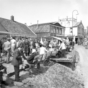 Pinksterdrukte te Volendam, Bestanddeelnr 934-5899