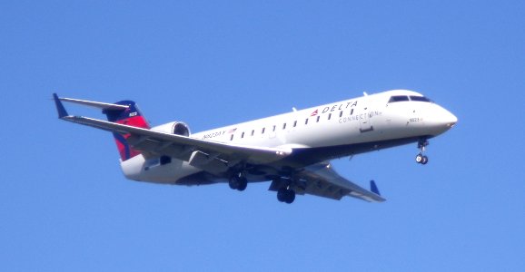 Pinnacle Airlines CRJ-200 N823AY KDCA