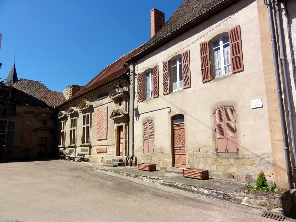 Pionsat (Puy-de-Dôme) cour du château