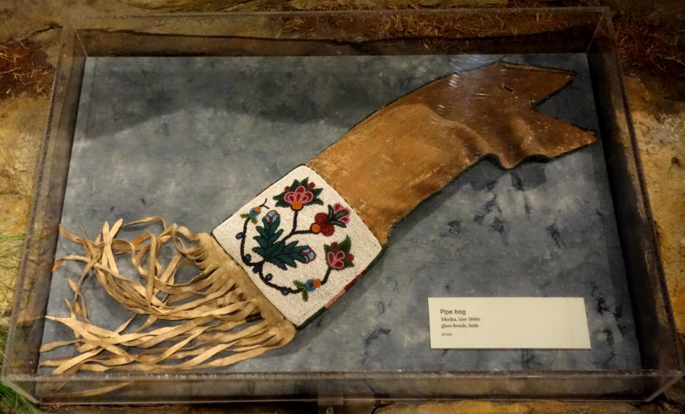Pipe bag, Siksika, late 1800s, glass beads, hide - Glenbow Museum - DSC00984