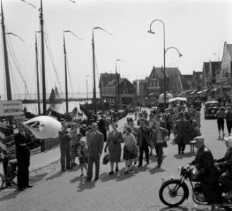 Pinksterdrukte te Volendam, Bestanddeelnr 907-7739