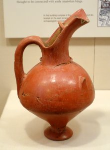 Pitcher with a trough-spout (burial gift), Alishar Building B, Middle Bronze Age III, 1750-1650 BC, ceramic - Oriental Institute Museum, University of Chicago - DSC07644