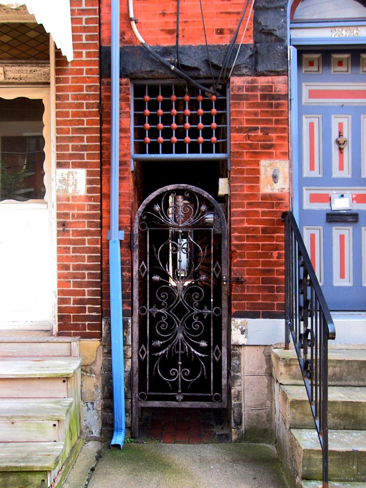 Pittsburgh South Side 2019-07-08 Passage Between Houses