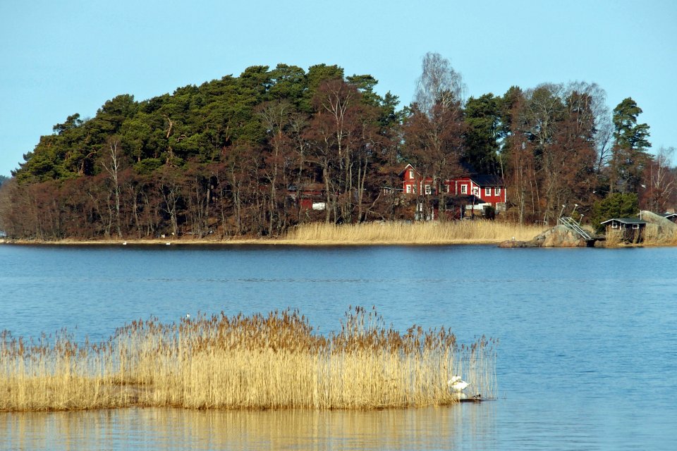 Pikku-Urhatti island, seen from Oriniemi