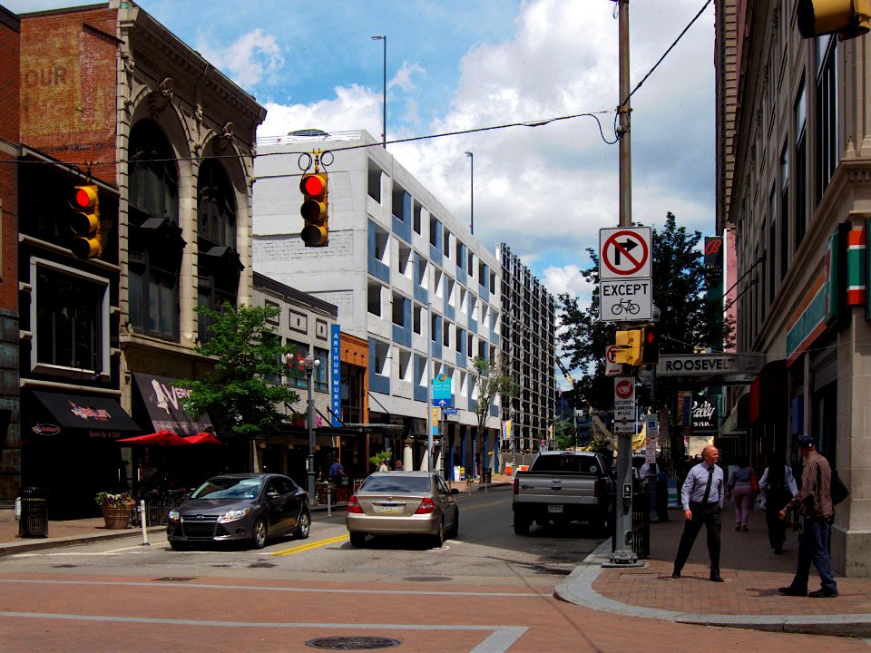 Pittsburgh Downtown 2019-06-25 Sixth Street 01