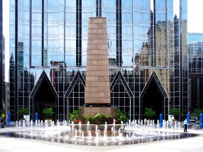 Pittsburgh Downtown 2019-05-21 PPG Place Obelisk
