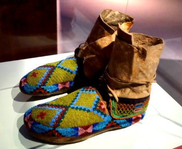 Plains Cree moccasins, Great Plains region, late 19th century - Bata Shoe Museum - DSC00469
