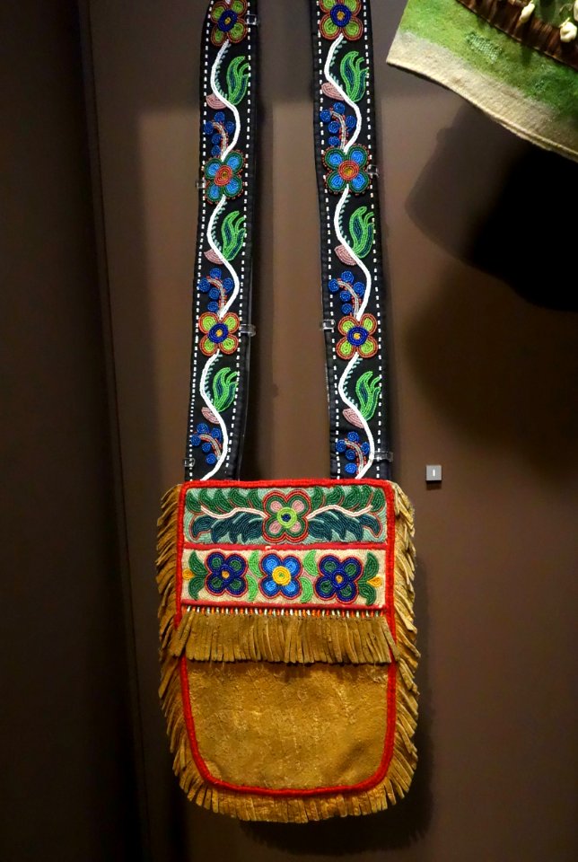 Pipe bag, Nehiwyan, late 1800s - Glenbow Museum - DSC01138