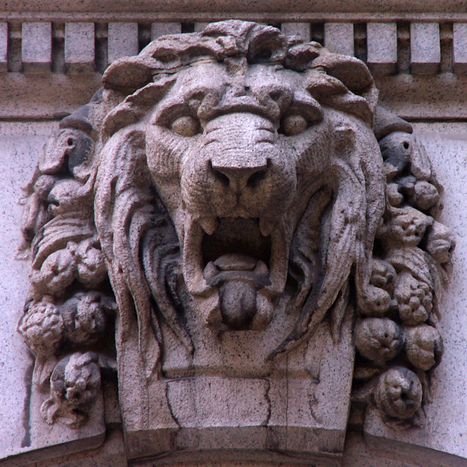 Pittsburgh Downtown 2019-07-24 Lion on Keystone Bank Building
