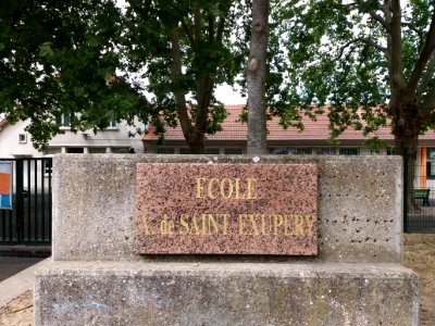 Plaisir - Rue Abel Guyet - École Antoine de Saint-Exupéry - Plaque