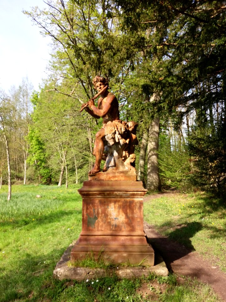 Plaisir - Parc du château - Statue de Pan 3