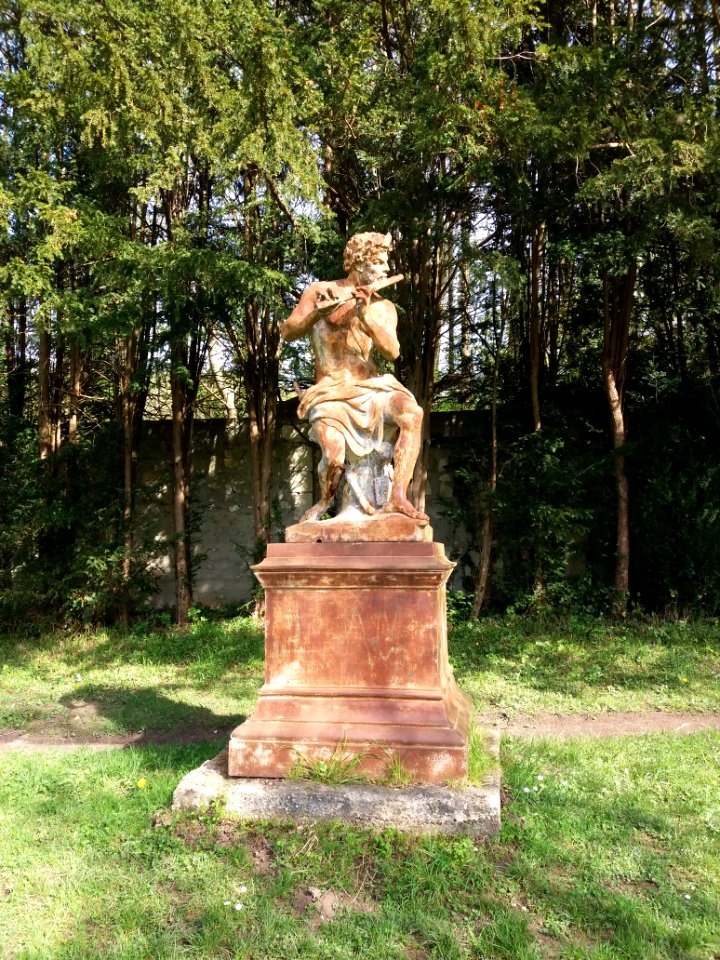 Plaisir - Parc du château - Statue de Pan