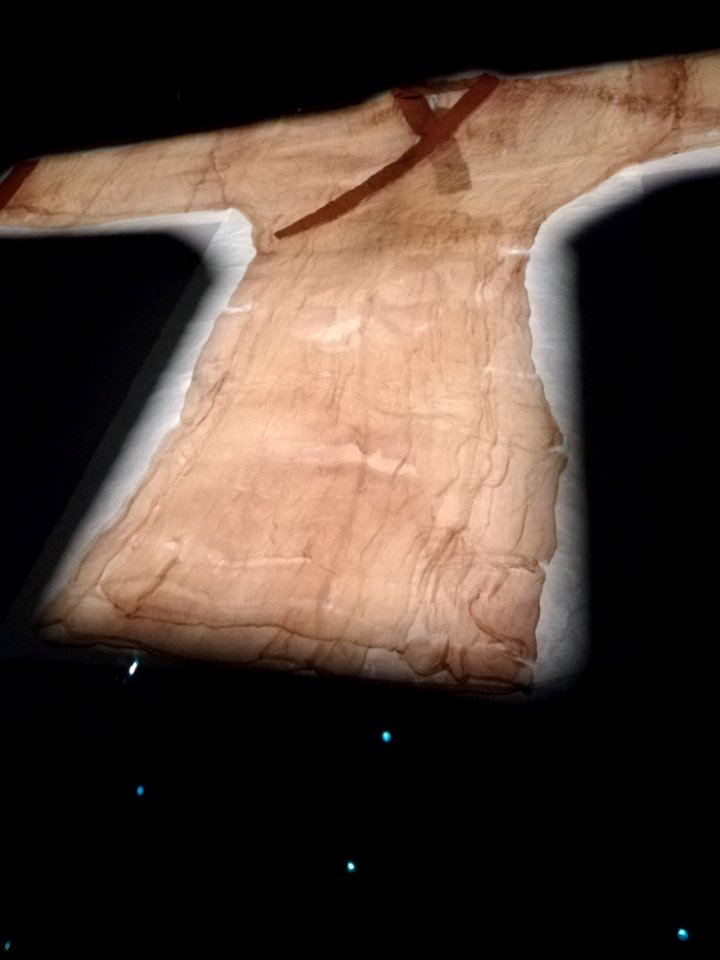 Plain Unlined Silk Gauze Gown, Hunan Museum, picture1