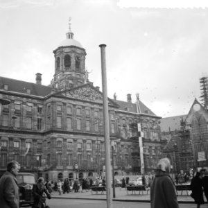 Plaatsen van verkeerslichten op de Dam, Bestanddeelnr 911-9565