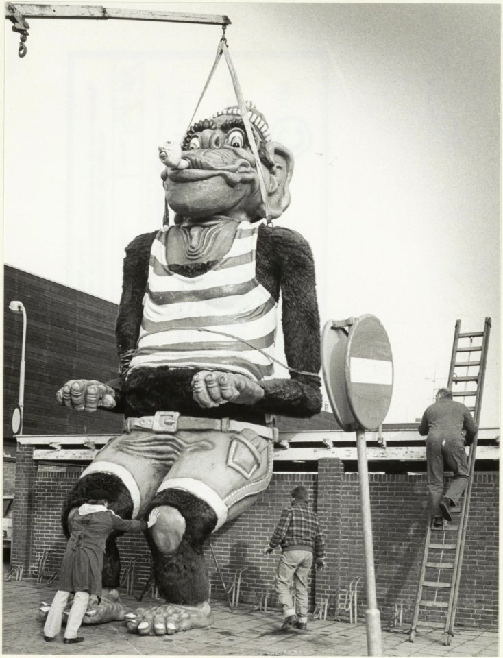 Plaatsing van King-Kong op de Burg. Pabstlaan, NL-HlmNHA 54023399