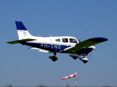 Piper PA-28-180 PH-SNE at Seppe, 21 April 2005