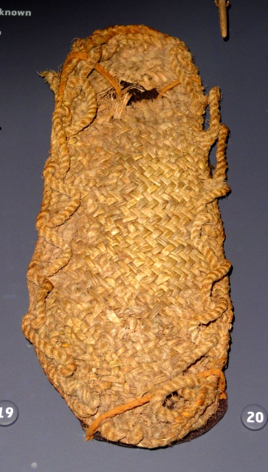 Plaited sandal, Kayenta Anasazi, Arizona, 900-1300 AD, yucca leaves and cordage - Natural History Museum of Utah - DSC07389