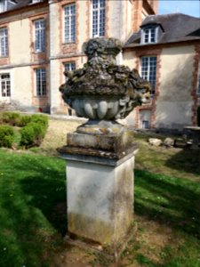 Plaisir - Parc du château - Sculpture sud-ouest du château