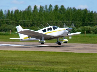 Piper PA-28 Cherokee Landing 03