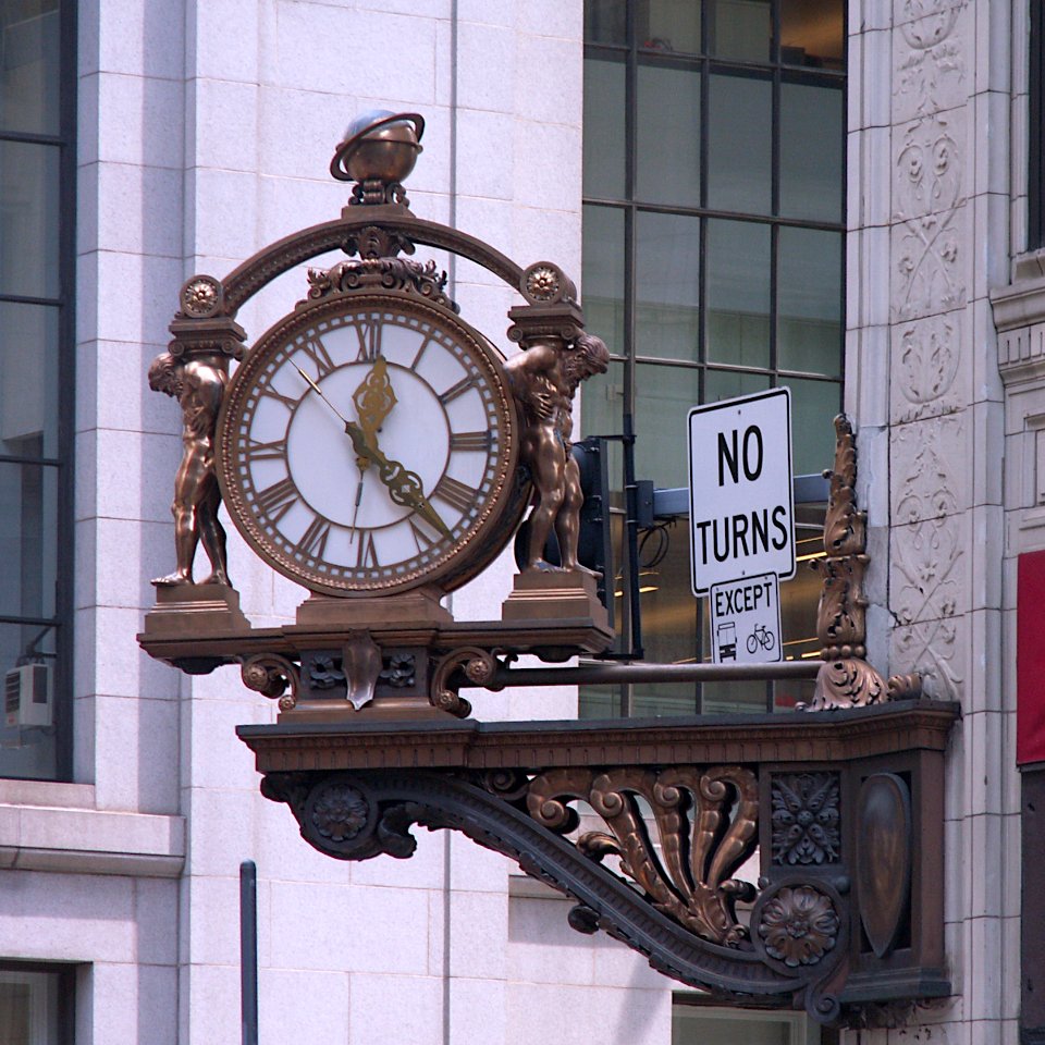 Pittsburgh Downtown 2019-07-24 Kaufmann's Clock 01