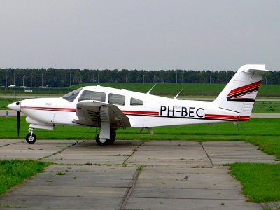 Piper PA-28RT-201T PH-BEC Lelystad (LEY - EHLE), The Netherlands, 03 October 2004