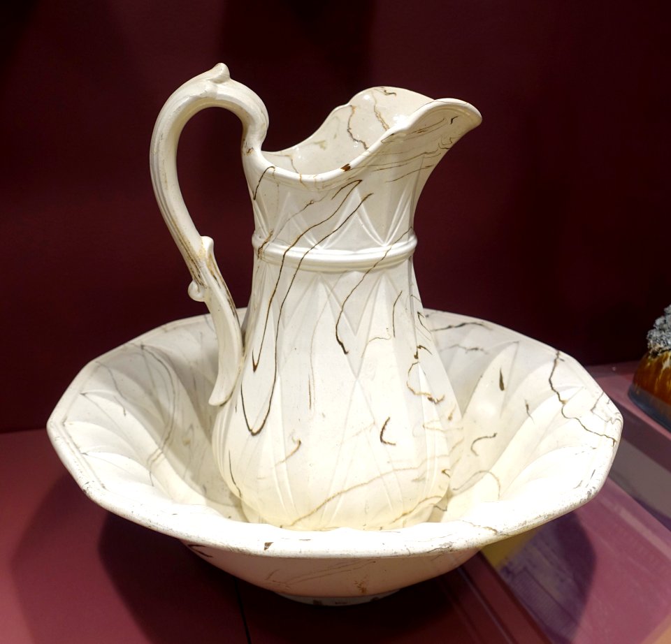 Pitcher and bowl, United States Pottery Company, 1853-1858 - Bennington Museum - Bennington, VT - DSC08969