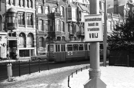 Plakkaten aangeplakt in Amsterdam voor autos, Bestanddeelnr 914-7328