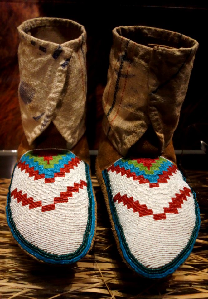 Plains Cree moccasins, c. 1890 - Bata Shoe Museum - DSC00597