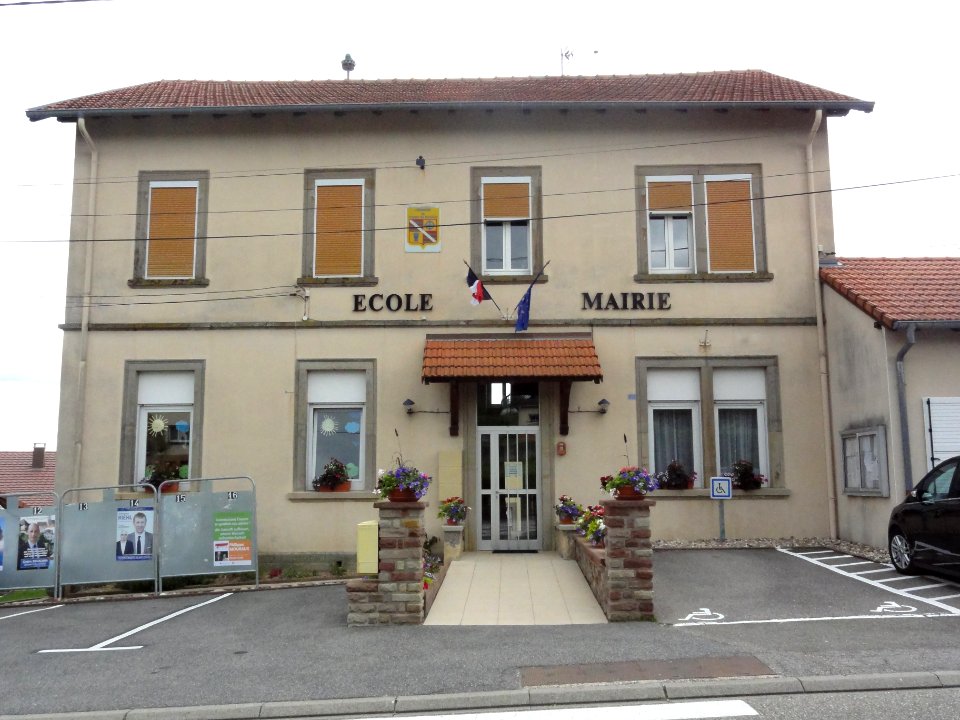 Plaine-de-Walsch (Moselle) mairie - école