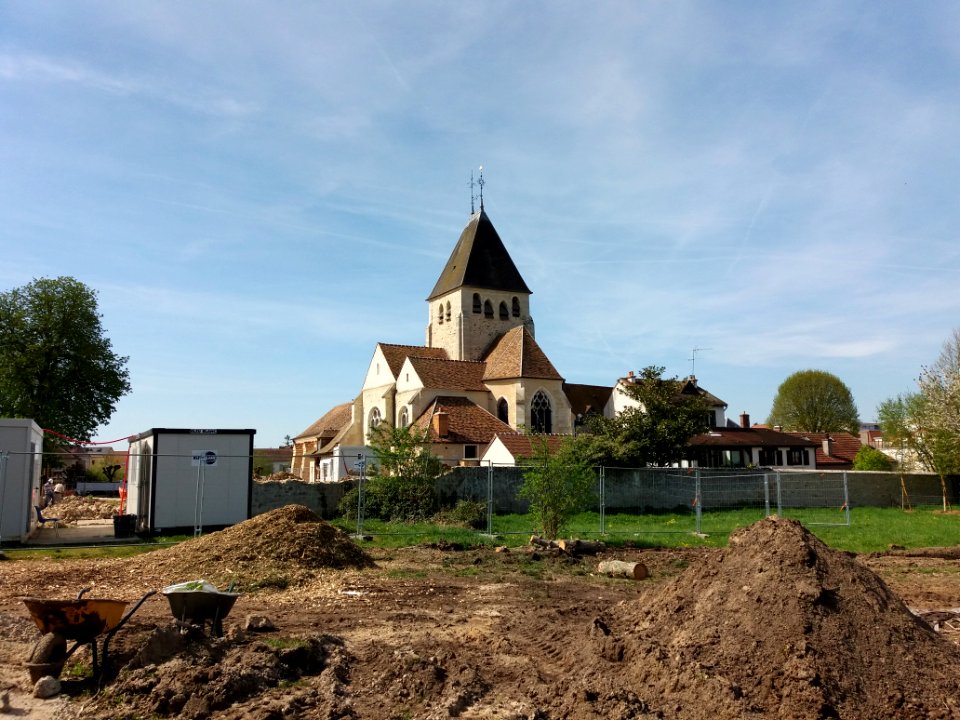 Plaisir - église Saint-Pierre - Côté sud-est