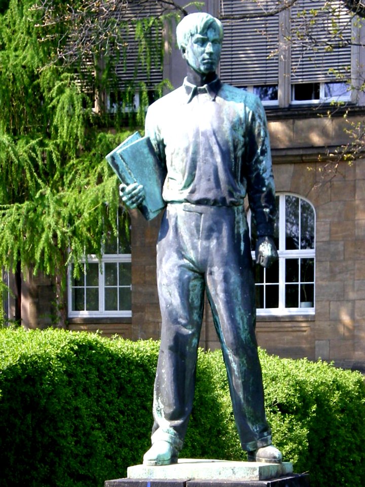 Piroch,Max-Arbeiterstudent