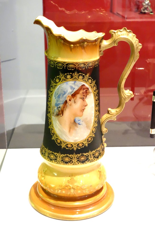 Pitcher by Knowles, Taylor, Knowles (1870-1929), East Liverpool, Ohio, c. 1905, glazed semivitreous porcelain - Brooklyn Museum - Brooklyn, NY - DSC08882