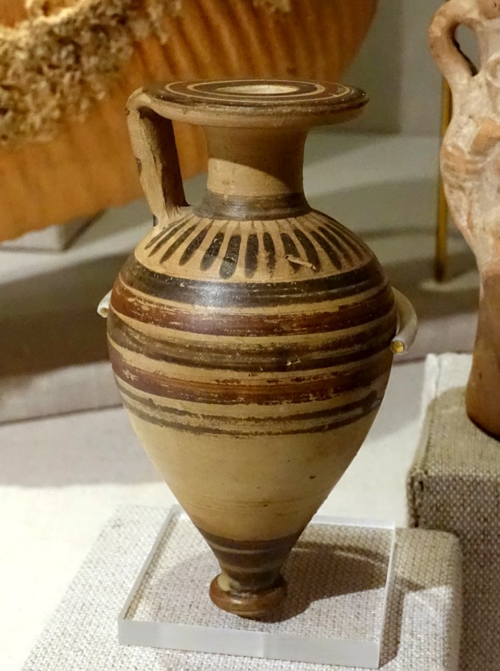 Piriform Aryballos, oil jar, Etrusco-Corinthian, Tuscany, Italy, 625-600 BC, terracotta - Spurlock Museum, UIUC - DSC05683