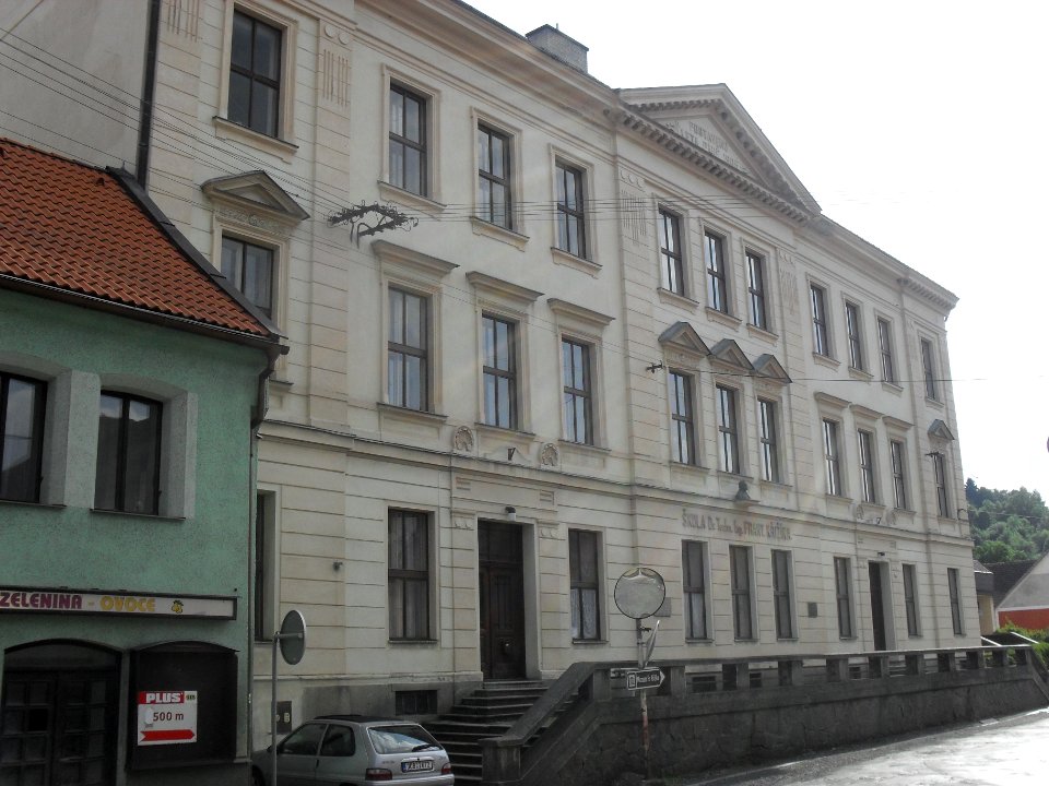 Plánice - škola pojmenovaná po Křižíkovi A