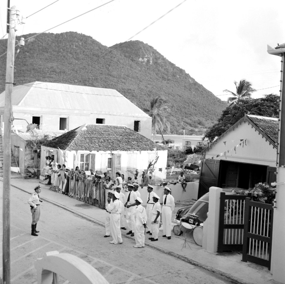 Politie-agenten in Philipsburg op Sint Maarten, Bestanddeelnr 252-4006