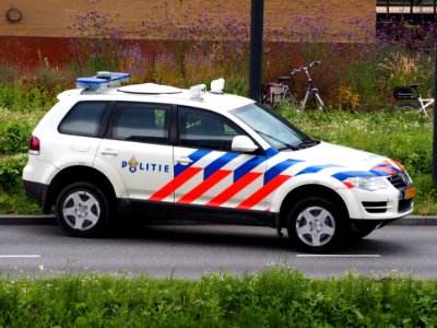 Politie VW met kenteken 22-ZN-NK in Hoofddorp, foto 2