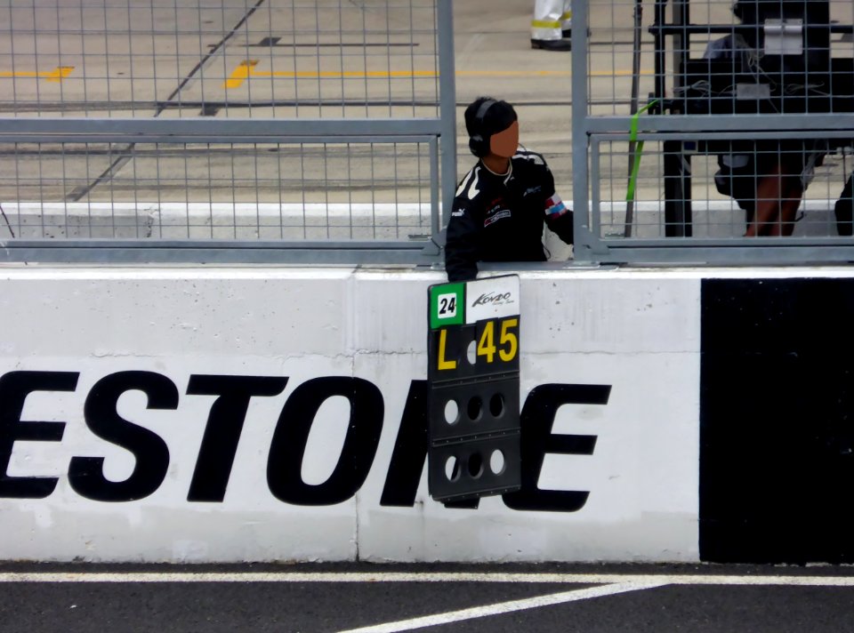 Pit board at 2014 pokka sapporo 1000km (1)