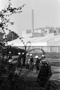 Politieagenten voor de aanbouw van de kweekreactor, Bestanddeelnr 932-3504