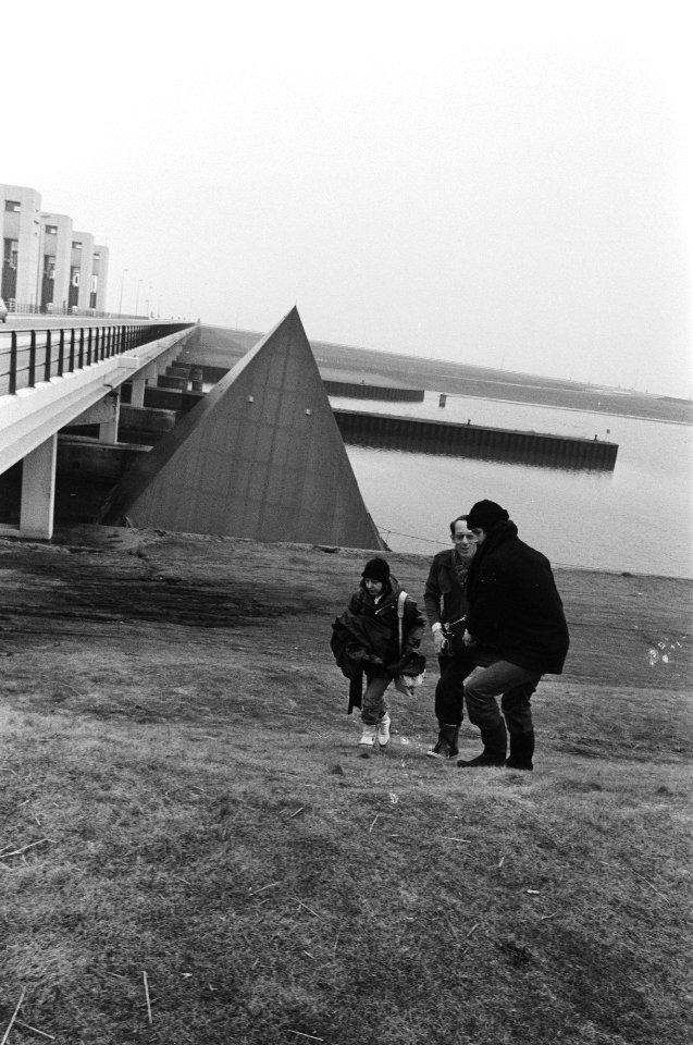 Piramide-paalwoning van beeldhouwer Hansjorg Voth op IJsselmeer losgeslagen en n, Bestanddeelnr 931-9425