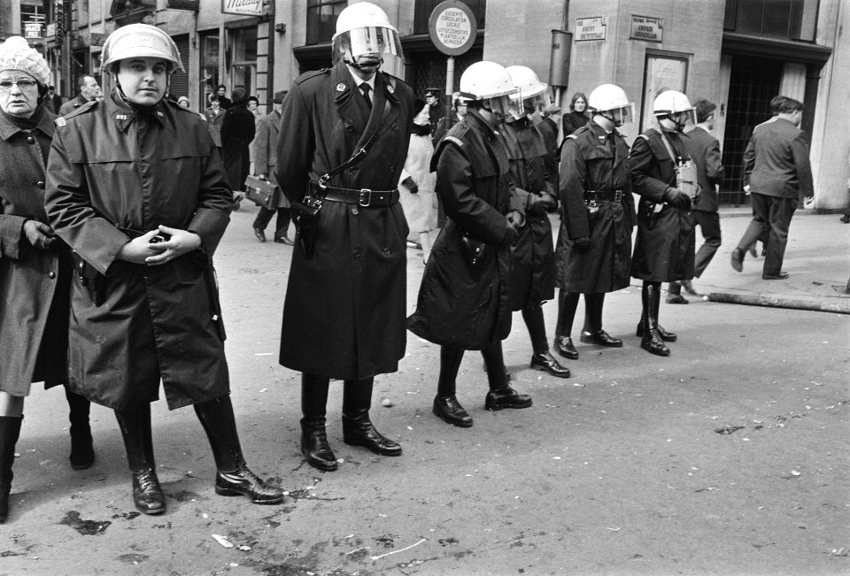 Politieagenten tijdens de actie van de boeren, Bestanddeelnr 924-3857