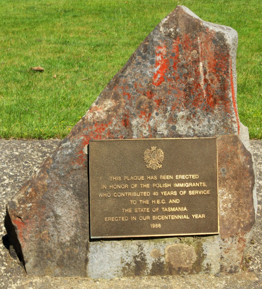 Polish immigrants plaque Tarraleah 20171121-013