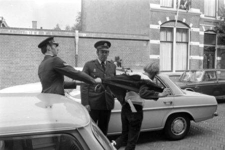 Politie arresteert demonstranten, Bestanddeelnr 924-6409