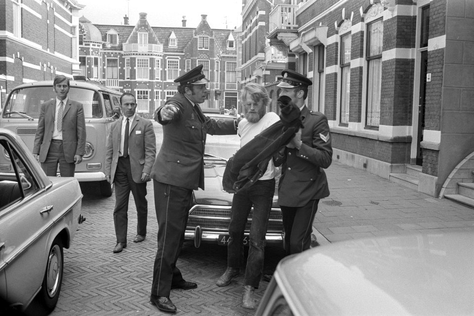 Politie arresteert demonstranten, Bestanddeelnr 924-6413