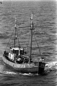 Politie, douane en marine rollen hasjiessmokkelnet op op zee exterieur smokkels, Bestanddeelnr 927-1508