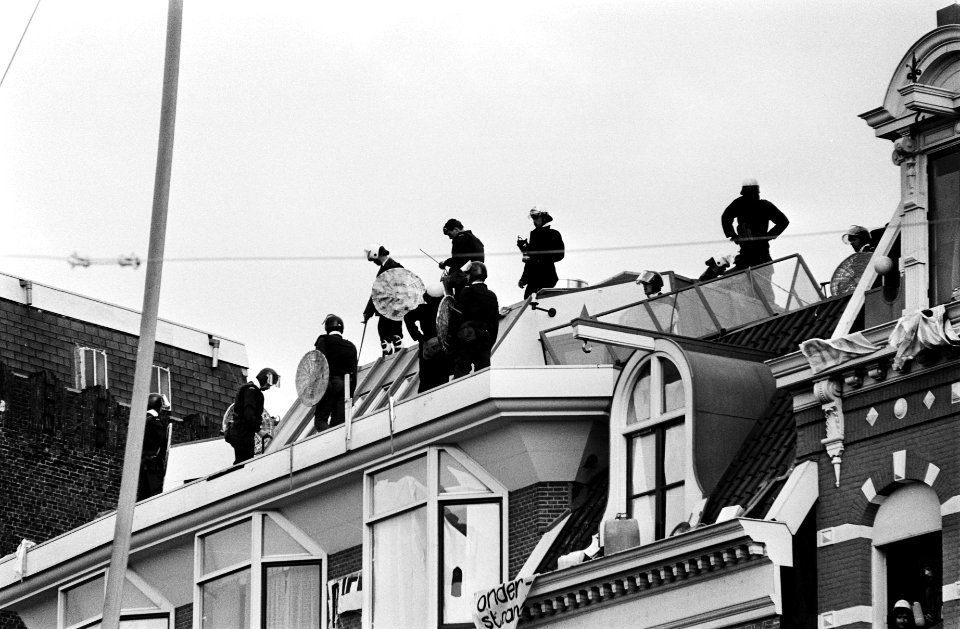 Politie op het dak, Bestanddeelnr 930-9724