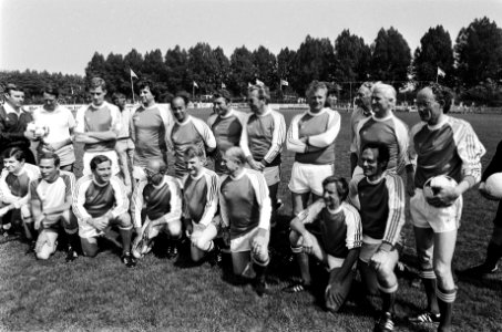 Politici en mensen bedrijfsleven voetballen t.b.v. Unicef i.a.v. Prinses Margrie, Bestanddeelnr 932-1970